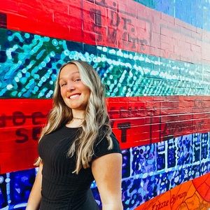 Meet your Posher, Danielle